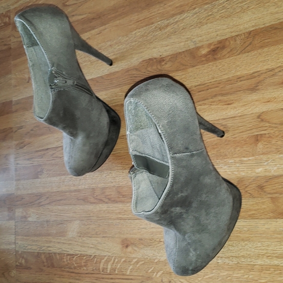 Free w Purchase Mossimo Platform Bootie Gray 6 1/2 - Picture 1 of 12